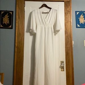 ‼️sold on fb‼️White batwinged jumpsuit lined